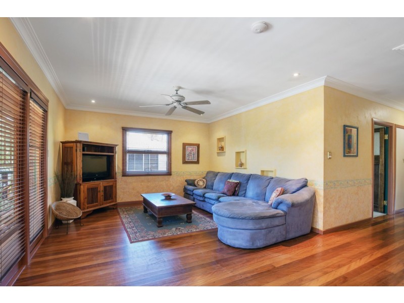 72 Kumbari Close, Southport QLD 4215