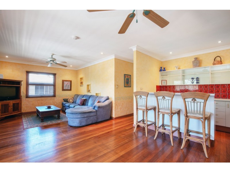 72 Kumbari Close, Southport QLD 4215