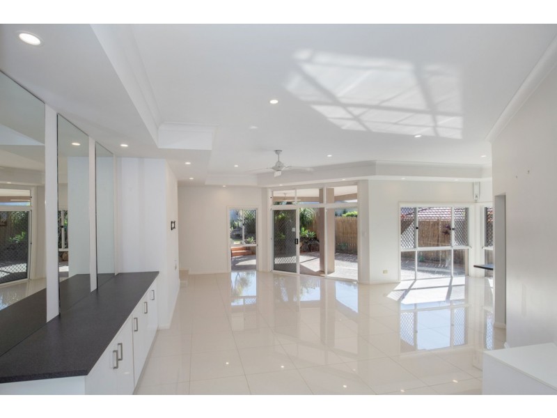 15 Hirono Court, Parkwood QLD 4214