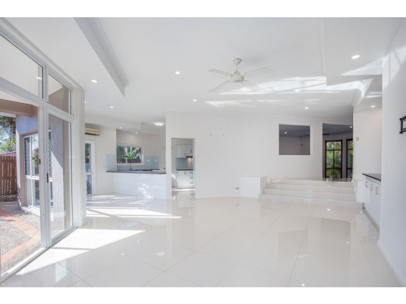 15 Hirono Court, Parkwood QLD 4214