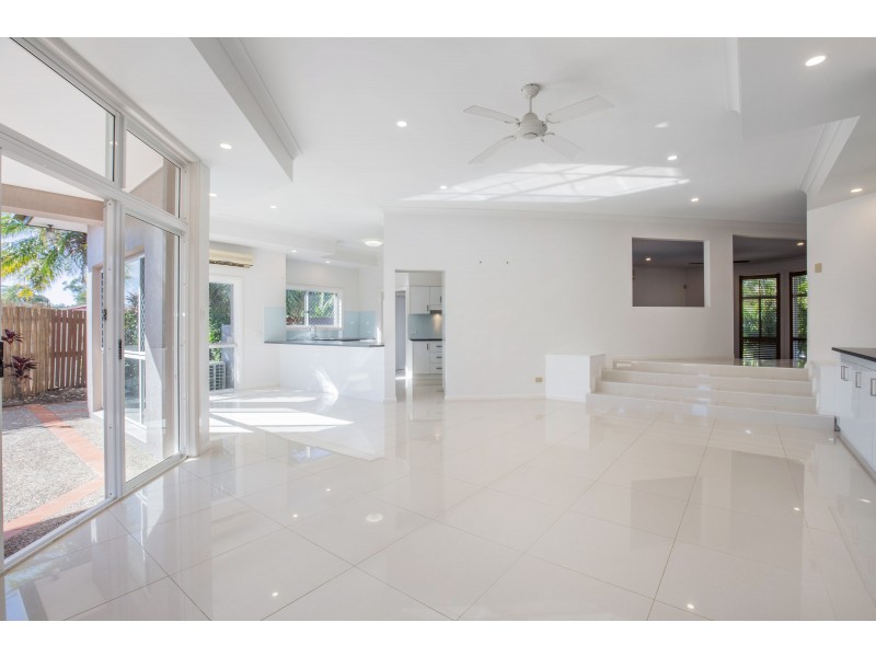 15 Hirono Court, Parkwood QLD 4214