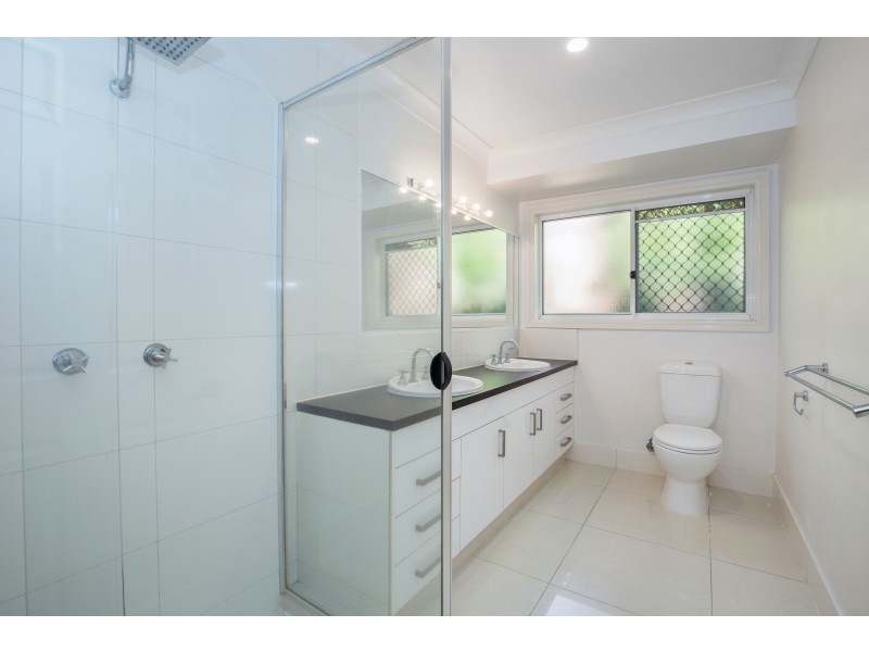 15 Hirono Court, Parkwood QLD 4214