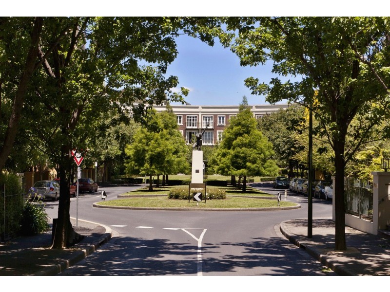 2/8 Wellington Crescent, East Melbourne VIC 3002