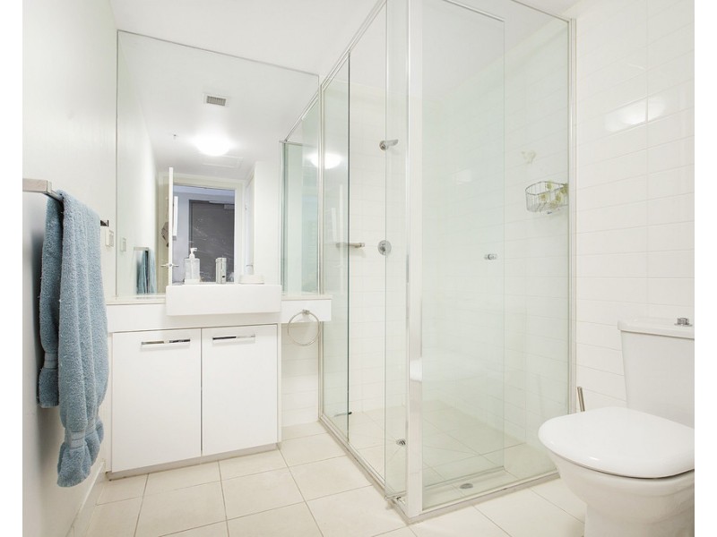 911/100 Harbour Esplanade, Docklands VIC 3008