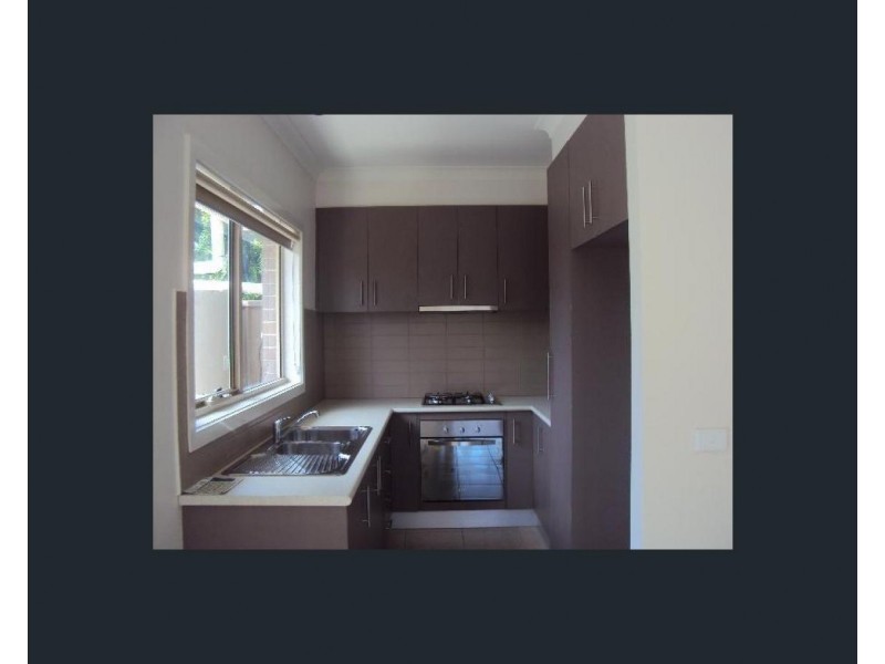 4 Honey Grove, St Albans VIC 3021