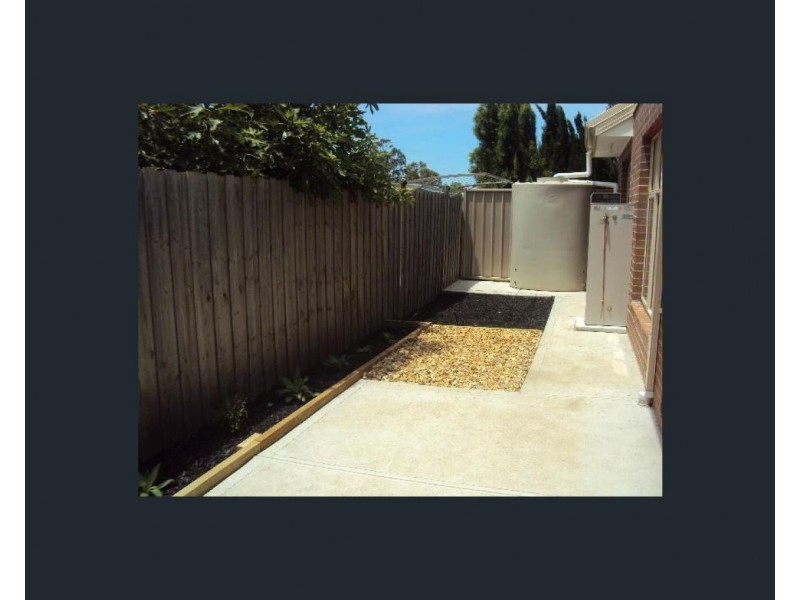 4 Honey Grove, St Albans VIC 3021