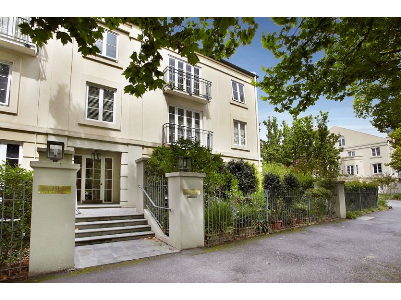 35/201 Wellington Parade South, East Melbourne VIC 3002