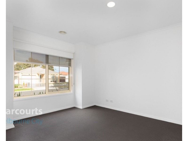 17 Naracoorte Drive, Caroline Springs VIC 3023