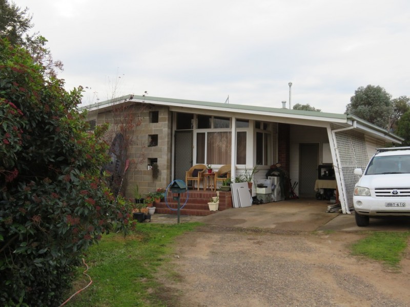 80 West Street, Gundagai NSW 2722