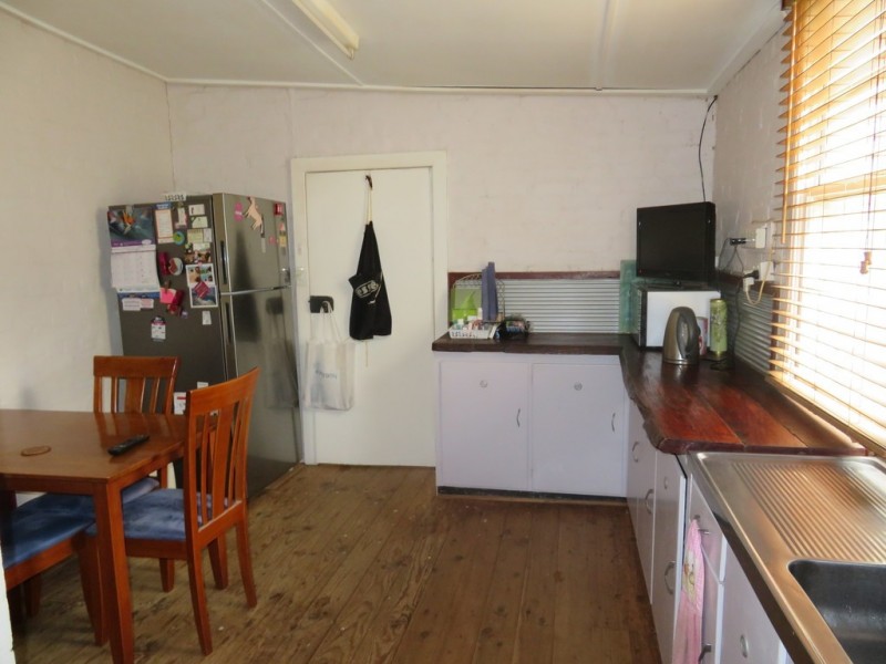 76 Punch Street, Gundagai NSW 2722