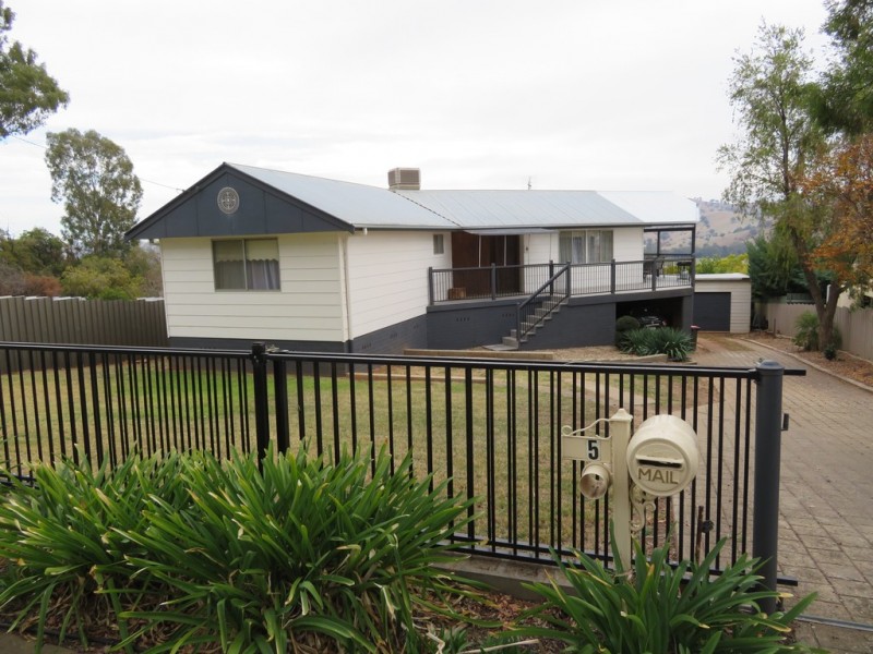 5 Camphor Lane, Gundagai NSW 2722