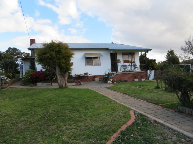 25 Ridge Street, Gundagai NSW 2722