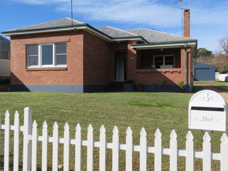 59 West Street, Gundagai NSW 2722