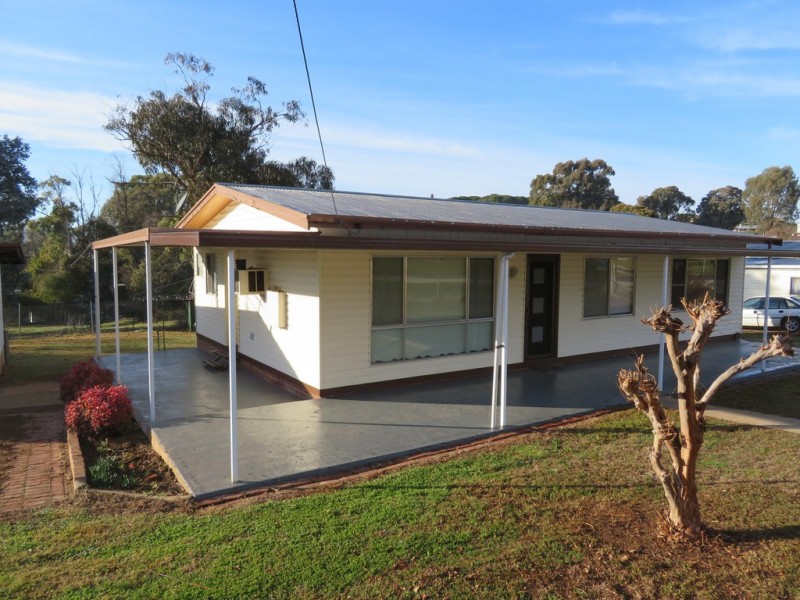 57 Tor Street, Gundagai NSW 2722