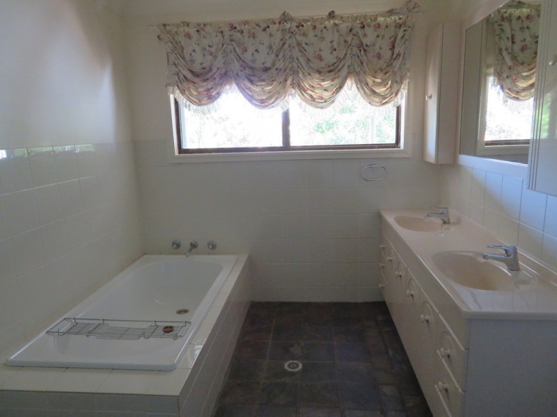 2 Stafford Street, Gundagai NSW 2722