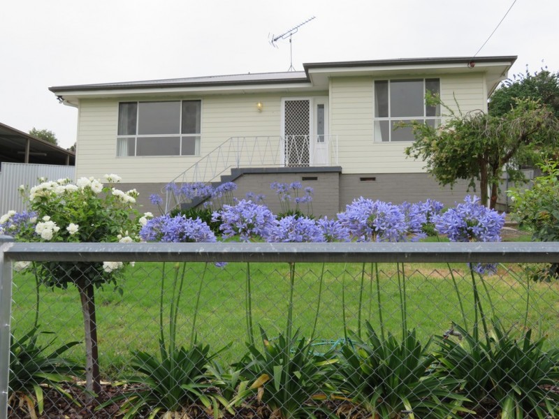 182 Punch Street, Gundagai NSW 2722