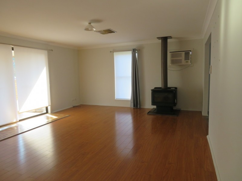 130 West Street, Gundagai NSW 2722