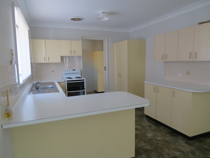 130 West Street, Gundagai NSW 2722