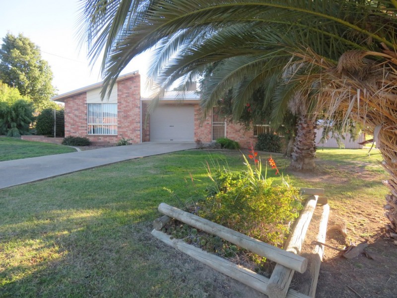 2 Carrigg Place, Gundagai NSW 2722