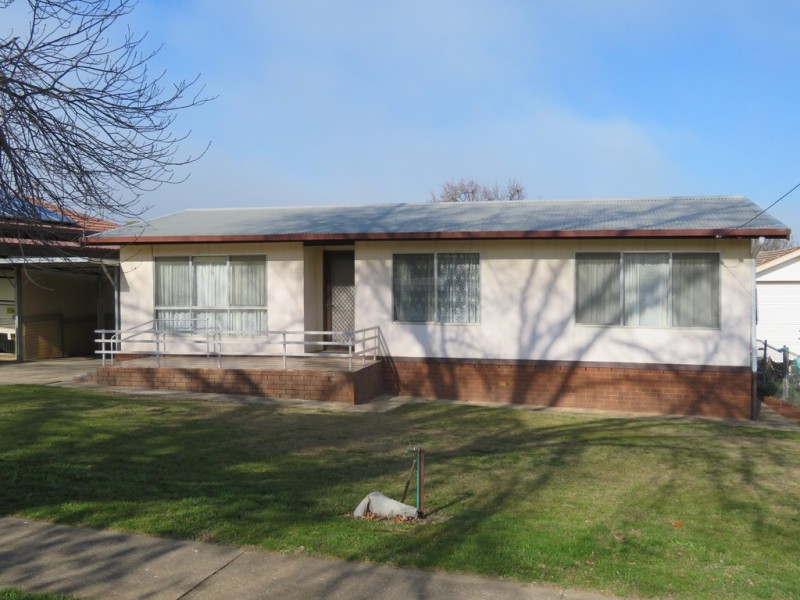 110 Punch Street, Gundagai NSW 2722