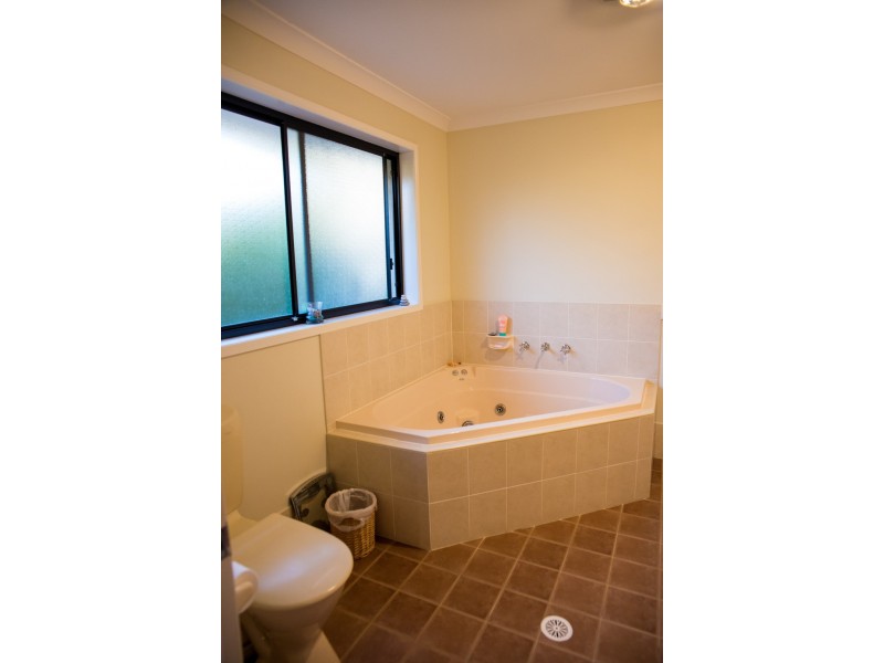 18 Hedley Way, Broulee NSW 2537