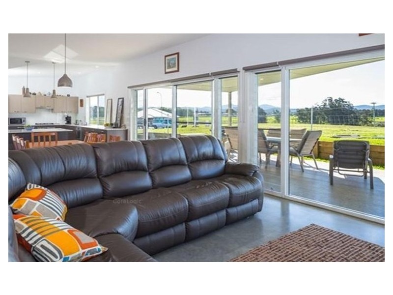 4 Dr King Close, Moruya NSW 2537