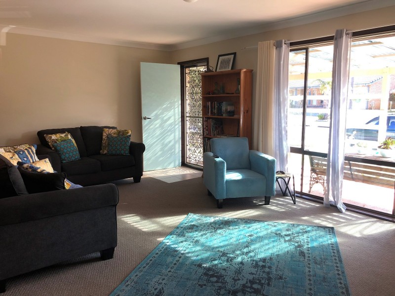 11 Cambridge Crescent, Broulee NSW 2537