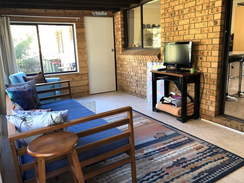 11 Cambridge Crescent, Broulee NSW 2537