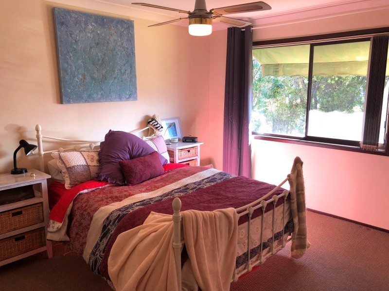 11 Cambridge Crescent, Broulee NSW 2537