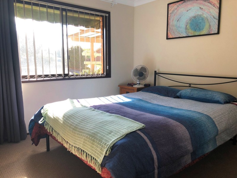 11 Cambridge Crescent, Broulee NSW 2537