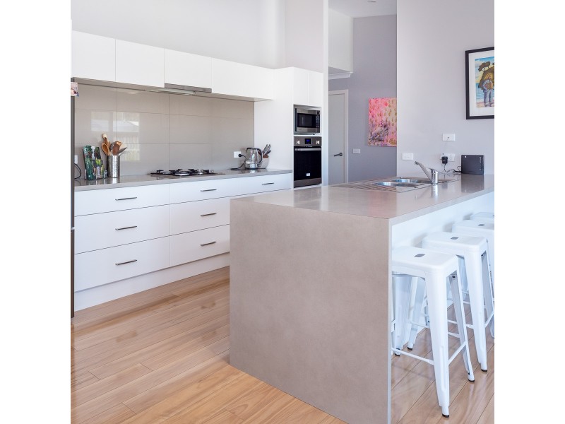 7 John Penn Drive, Tomakin NSW 2537