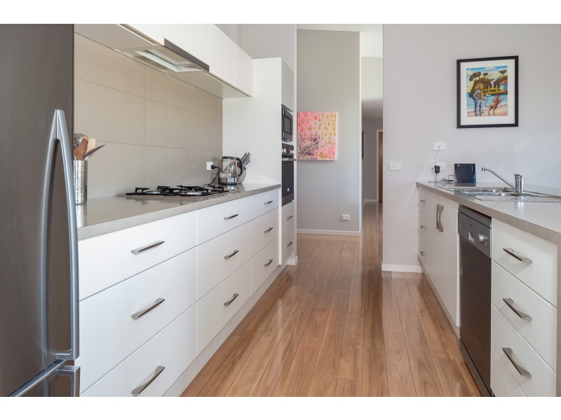 7 John Penn Drive, Tomakin NSW 2537