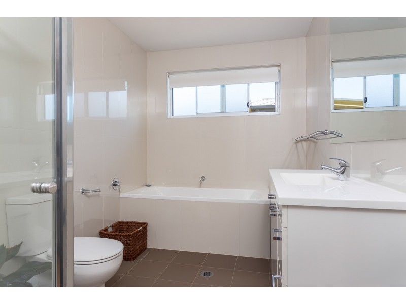 7 John Penn Drive, Tomakin NSW 2537