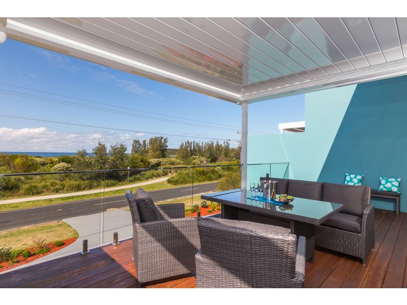 2/101 Coronation Drive, Broulee NSW 2537