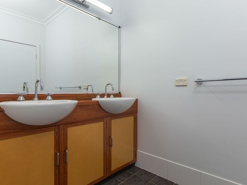 11 Grant Street, Broulee NSW 2537