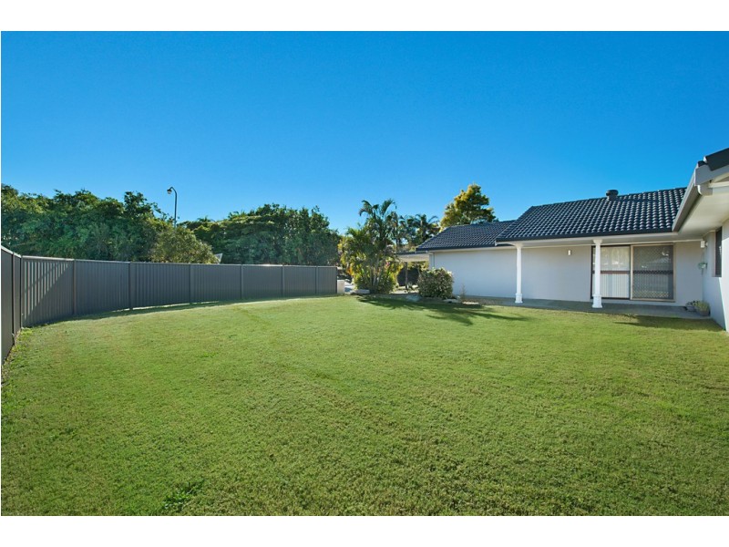 1 Rangeview Court, Burleigh Waters QLD 4220
