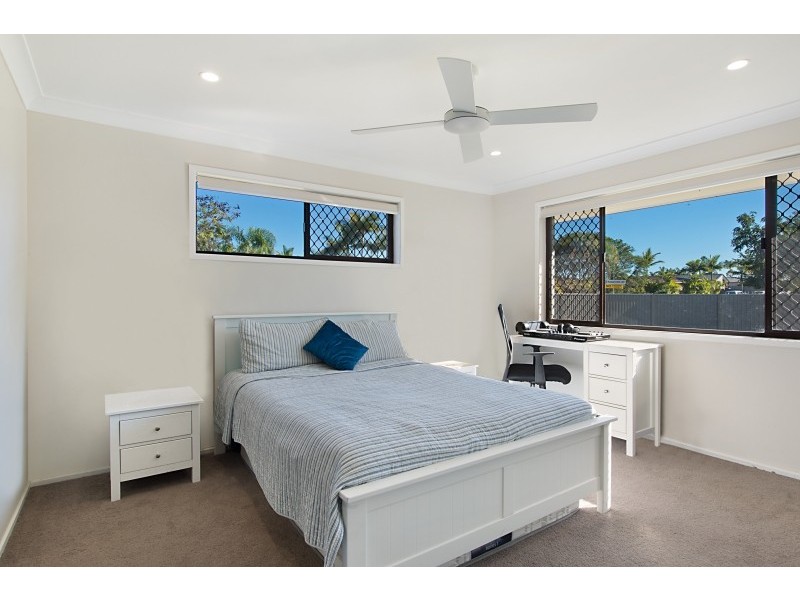 1 Rangeview Court, Burleigh Waters QLD 4220
