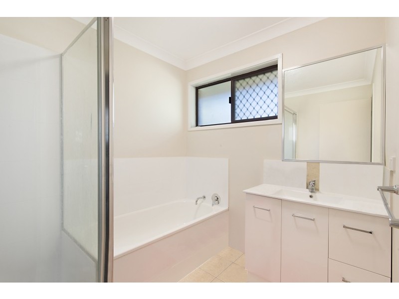 1 Rangeview Court, Burleigh Waters QLD 4220