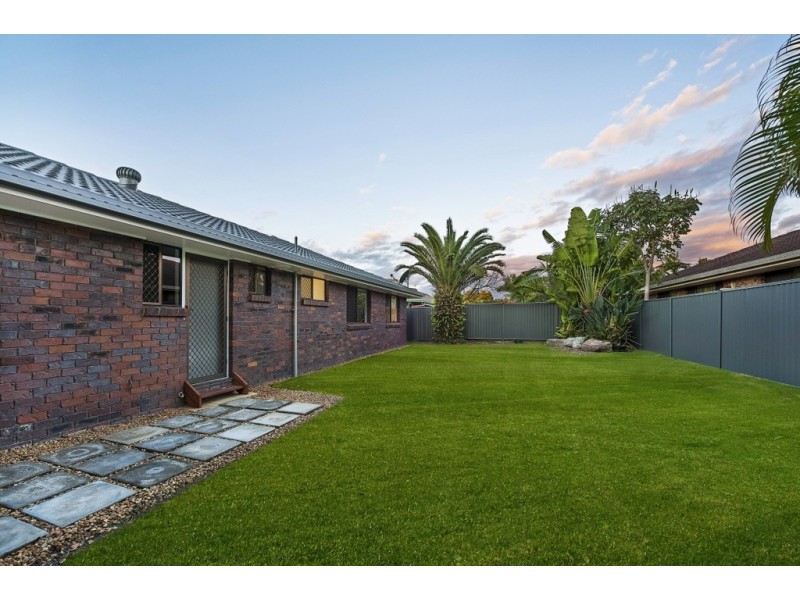 1 Rangeview Court, Burleigh Waters QLD 4220