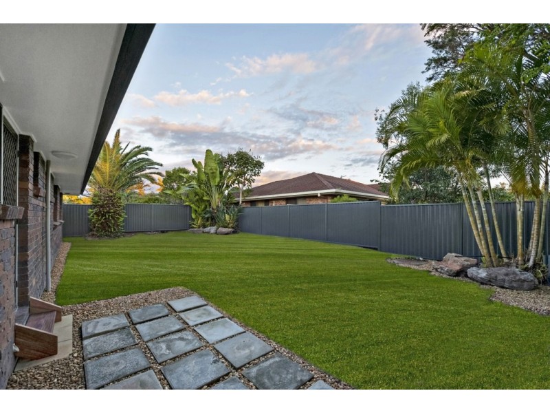 1 Rangeview Court, Burleigh Waters QLD 4220