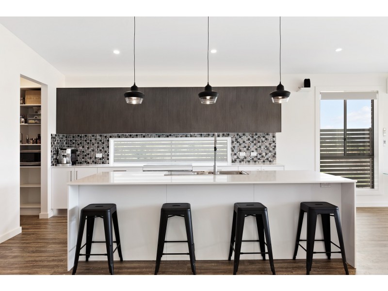 18 Feathertop Street, Banora Point NSW 2486