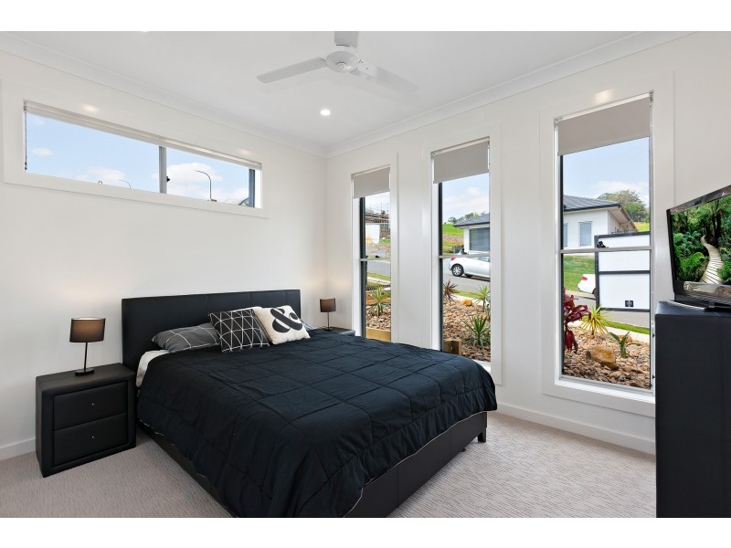 18 Feathertop Street, Banora Point NSW 2486