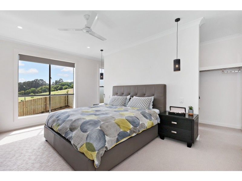 18 Feathertop Street, Banora Point NSW 2486