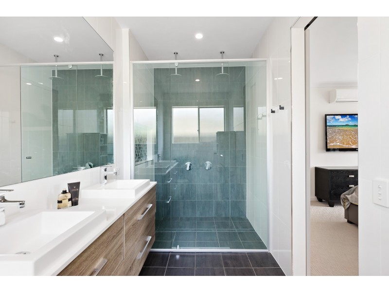 18 Feathertop Street, Banora Point NSW 2486