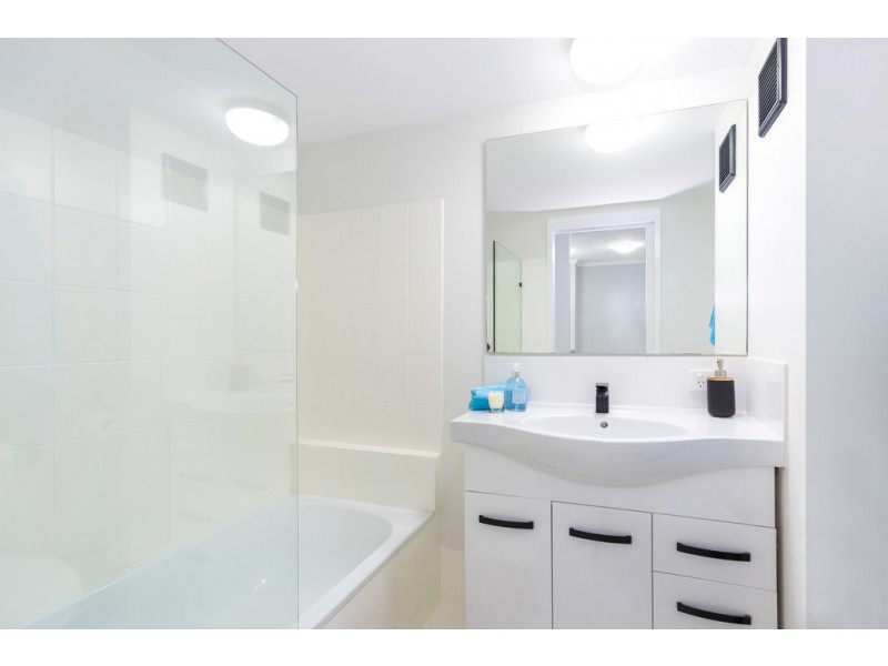 16/243 Boundary Street, Rainbow Bay QLD 4225