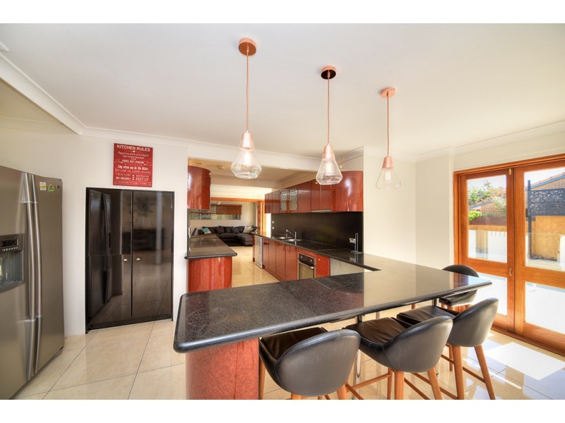 10 Cadence Avenue, Mermaid Waters QLD 4218