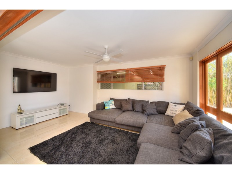 10 Cadence Avenue, Mermaid Waters QLD 4218