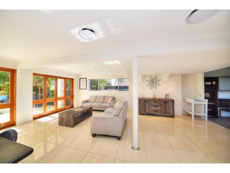 10 Cadence Avenue, Mermaid Waters QLD 4218