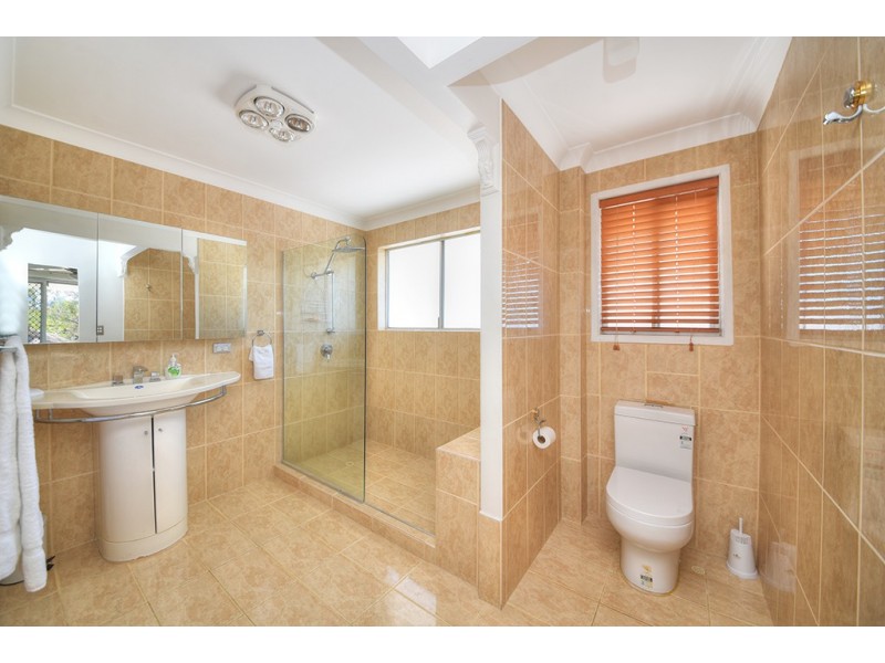 10 Cadence Avenue, Mermaid Waters QLD 4218