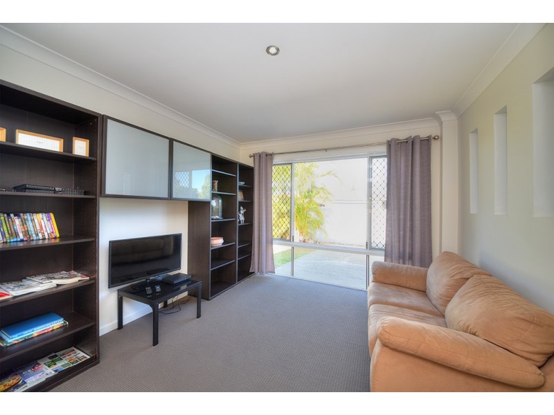 10 Cadence Avenue, Mermaid Waters QLD 4218